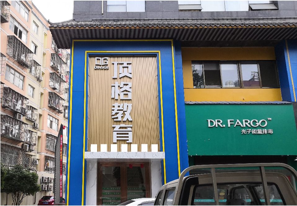 仁寿门头设计要符合门店特色。